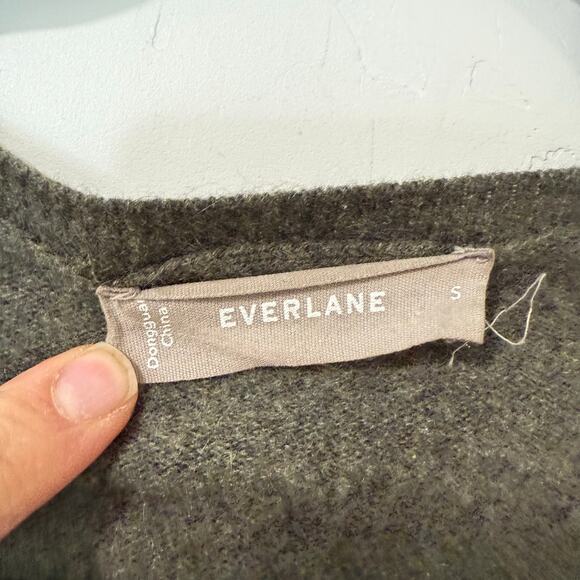 Everlane Women’s 100% Cashmere Sweater  V Neck Green Small Soft Cozy Staple - Picture 3 of 8